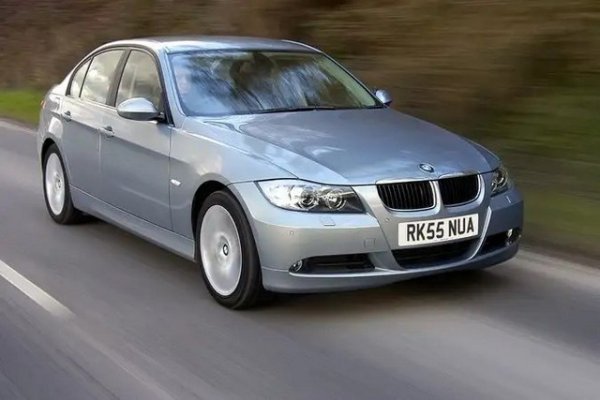 Това поколение на BMW 3 Series се оказва податливо на проблеми и скъпо за много собственици. При 35 процента от автомобилите в проучването най-честите области на оплакване са спирачките, електричеството и окачването. Автомобилите са поправени за по-малко от седмица, а повечето от тях все още могат да се управляват. Въпреки това, само 6% от работата е извършена безплатно, оставяйки повечето собственици с доста солидни сметки за ремонт.
Рейтинг на надеждност 70,8%